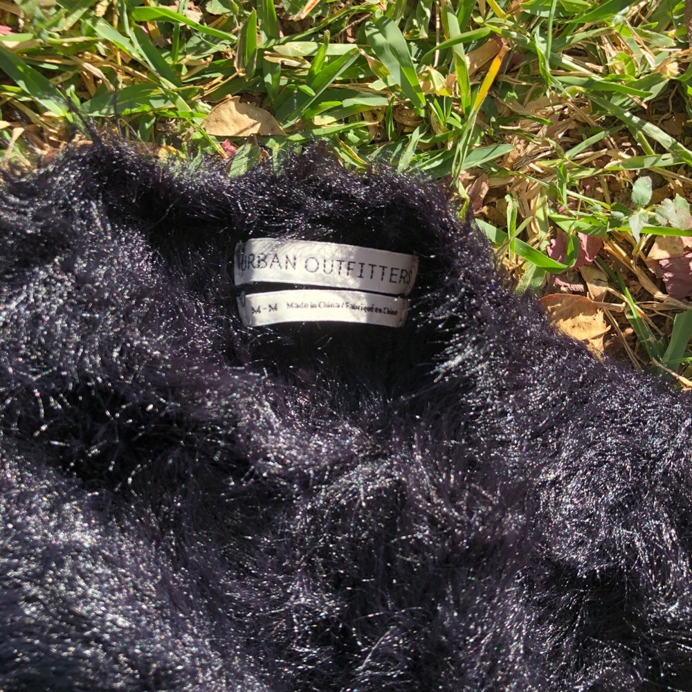 Fuzzy sweater - Picture 3 of 5